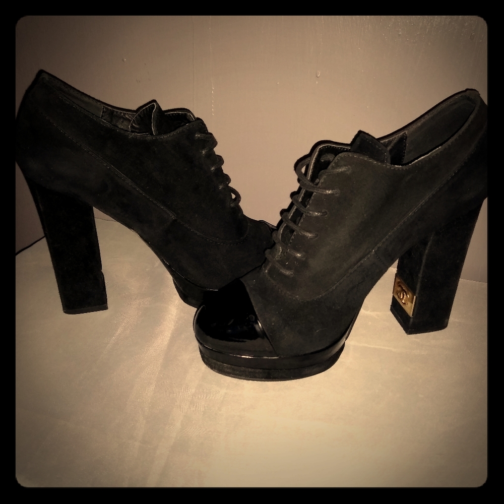 NIB CHANEL LOGO Platform Chunky Heel size 6 BLACK